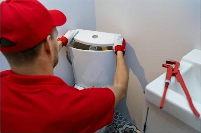 Residential-Toilet-Repair-by-Emergency-Plumbers-in-LA-County.